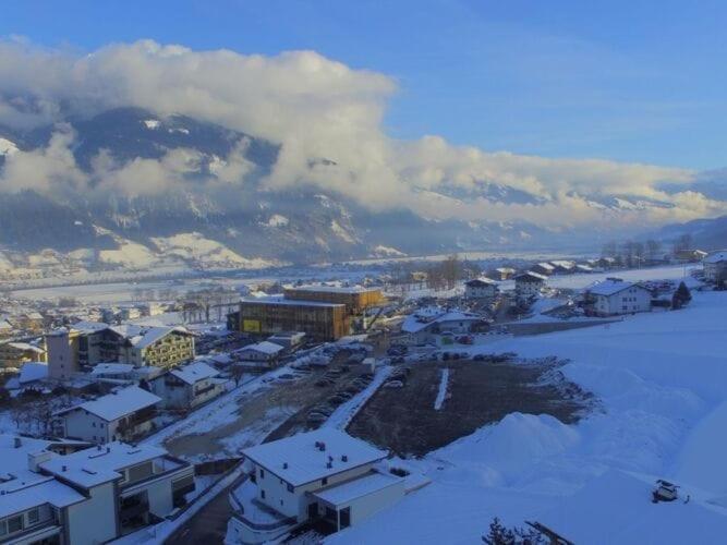 Top Holiday Flat In Fuegen Near The Ski Area Εξωτερικό φωτογραφία